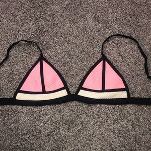 TRIANGL TOP